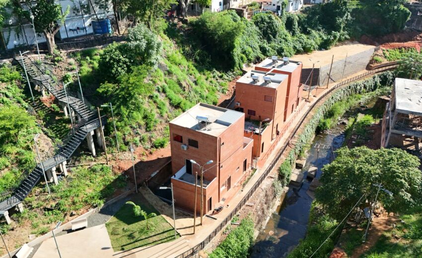 Proyecto de Viviendas y Mejoras Urbanas en Chacarita Alta
